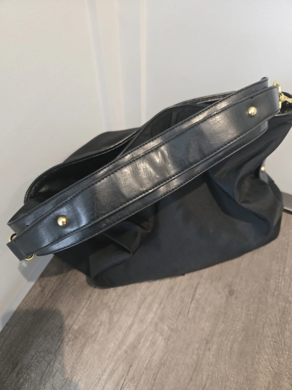 Kenneth Cole Reaction Black Nylon Hobo Bag Gold Hardware Large Shoulder Purse